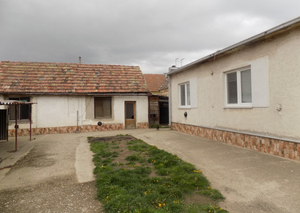 Na predaj 3 izb. dom s letnou kuchynkou  v Tvrdošovciach  .