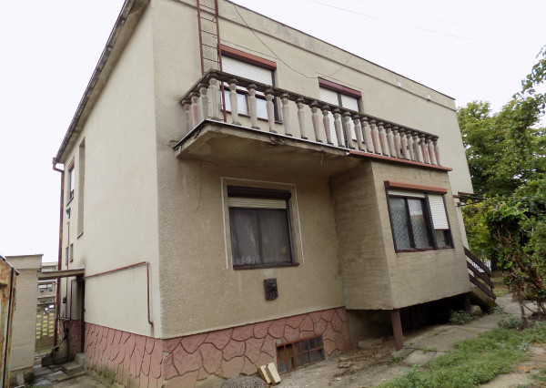 Len u nás !Na predaj viacgeneračný dom v Tvrdošovciach .