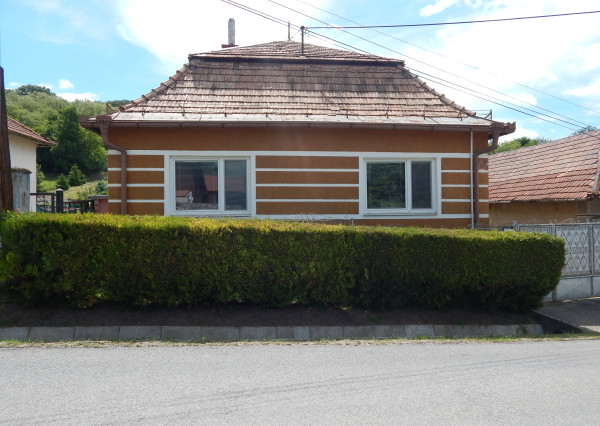 Rezervované !Na predaj ihneď obývateľný 3 izbový dom v Bajtave pri Štúrove !