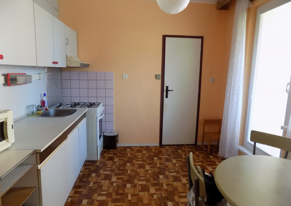 Na prenájom veľký 2 izb .byt na Šoltezovej ul. v Nových Zámkoch na 1/7 .