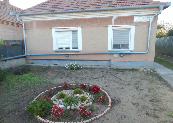 Na predaj 3 izbový rodinný dom v Imeli, len 3km od kúpaliska v Nesvadoch.