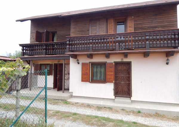 Chata vhodná na celoročné bývanie v Trávnici pri Podhájskej .