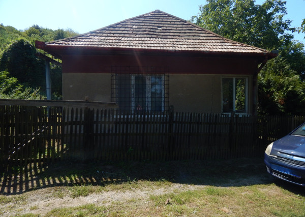 Na predaj chalupa  v Dubníku pri Štúrove  .