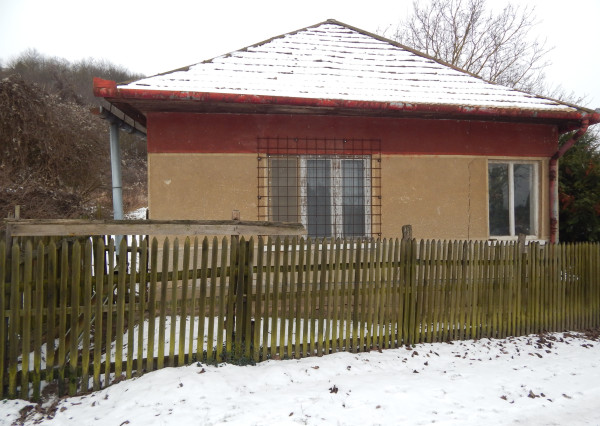 Na predaj chalupa  v Dubníku pri Štúrove  .