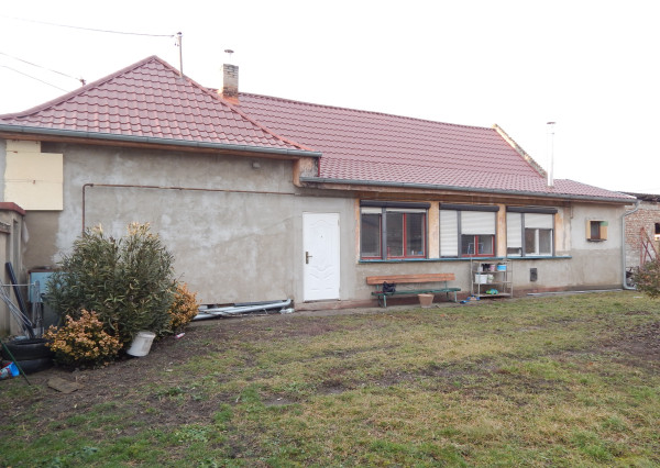 Na predaj 4 izbový rodinný dom v Kolárove s pozemkom 984 m2.