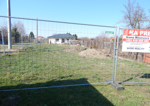 Na predaj pozemok 388 m2 v obci  Mužla pri Štúrove .