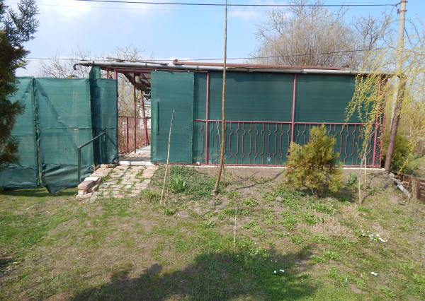 Vaša súkromná oáza pokoja: Zariadená chata s prístupom k rieke pri Martovciach .