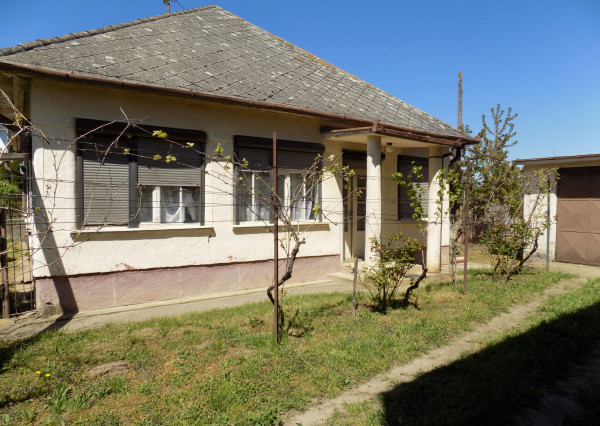 Na predaj tehlový dom v Strekove pri žel.stanici.