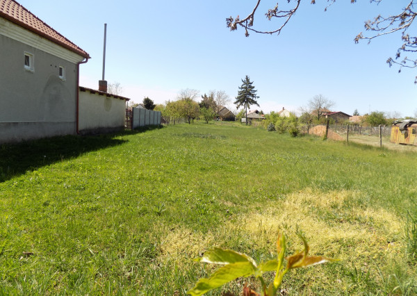 Na predaj slnečný pozemok 1356 m2 v známej vinárskej obci Rúbaň - vynikajúca cena !