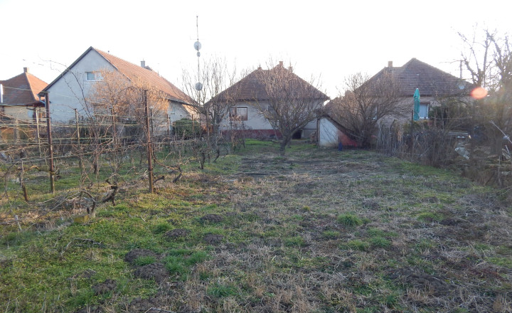 Na predaj 3 izbový rodinný dom v Šuranoch. - fotografia 8