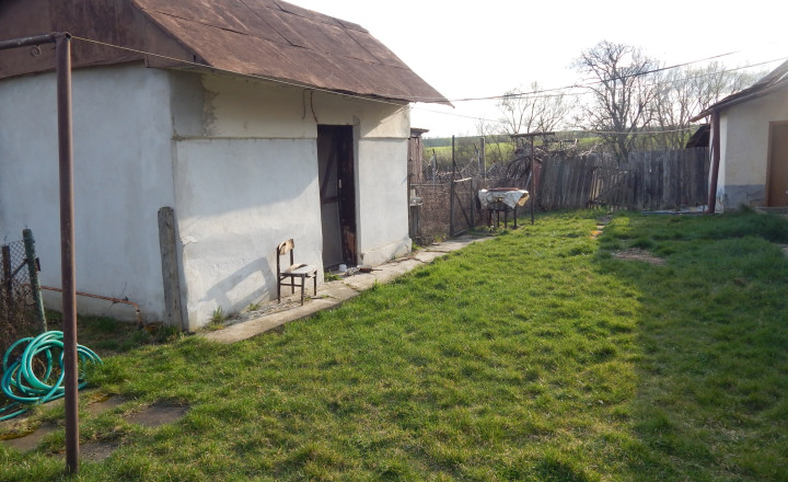 Na predaj dlhý 2 izbový vidiecky dom v Kolte, 20 km od Nových Zámkov. - fotografia 4