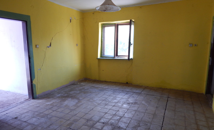 Na predaj vidiecka usadlosť so starším domom, hospodárskymi budovami a pozemkom 2104 m2  v obci  Martovce. - fotografia 6