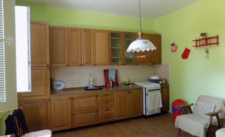 Na predaj zachovalý 3 izb. dom v Rúbani pri Štúrove . - fotografia 2