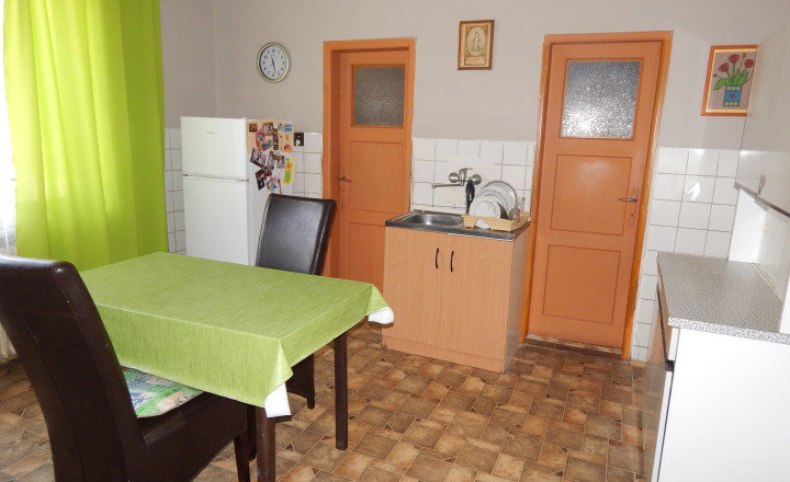 Na predaj veľký 4 izbový dom v Salke -ihneď obývateľný ! - fotografia 8