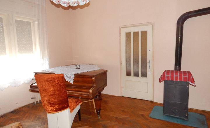 Na predaj veľký 4 izbový dom v Salke -ihneď obývateľný ! - fotografia 1