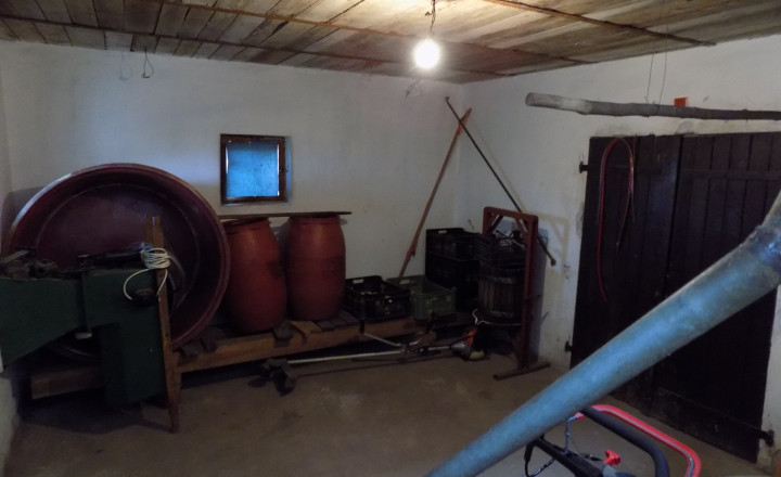 Na predaj viničný domček s vinicou pri Štúrove - fotografia 10