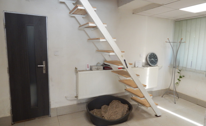 Na predaj zateplený,  dom v Šuranoch s krásnym parkom . - fotografia 15