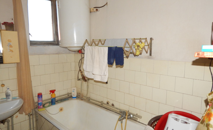 Priestranný 4 -izb . dom v obci  ĽUBÁ pri Štúrove . - fotografia 11