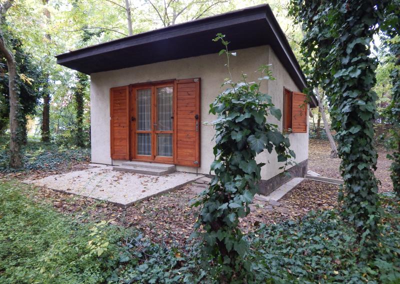 Predané  ! Na predaj 2 izbová celoročná chata v Radvani nad Dunajom.